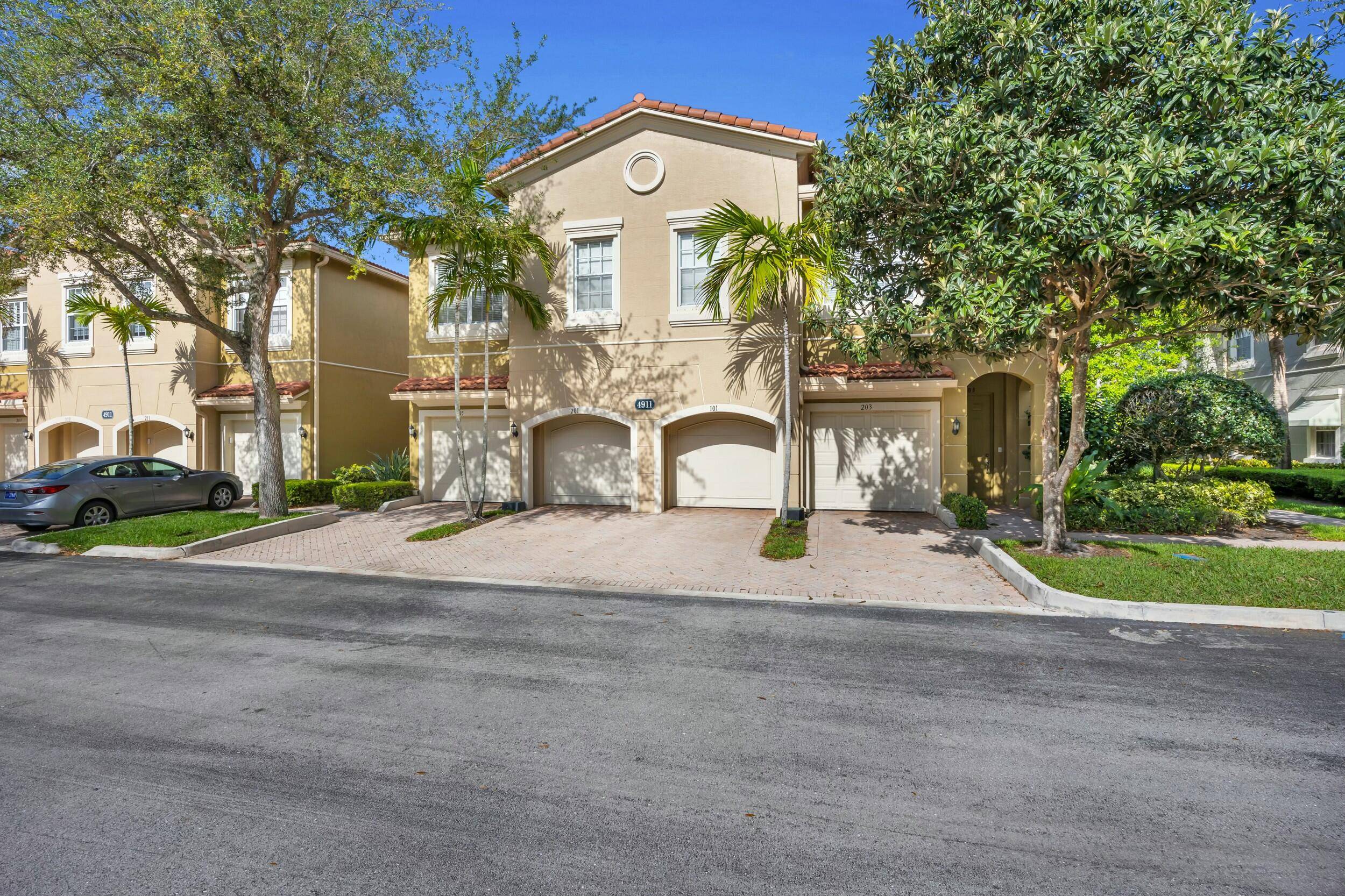 Come see this well maintained 2 bedroom 2 bathroom condo with a 1 car garage in the gated community of Legends at the Gardens.