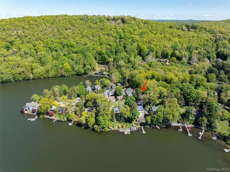 Enjoy Waccabuc Lake ! Escape to an exceptional year round retreat in this beautifully renovated 2 bedroom cottage, where timeless charm meets modern comfort in one of Westchester s most ...