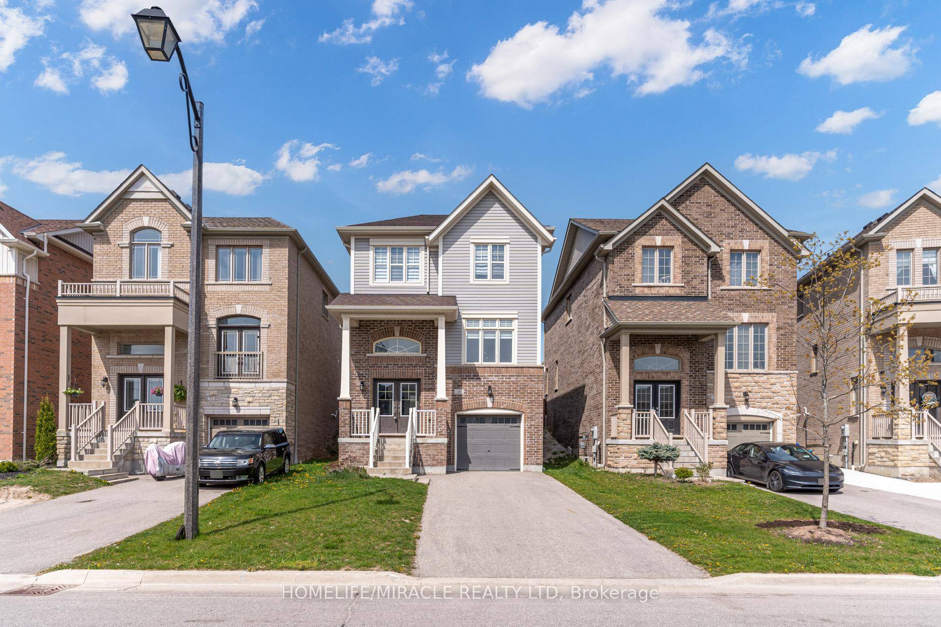 Welcome to this beautifully upgraded home in the prestigious Treetops community of Alliston close to Highway 400, Highway 27, Honda Plant, schools, shopping centres, and the Nottawasaga Golf Course.