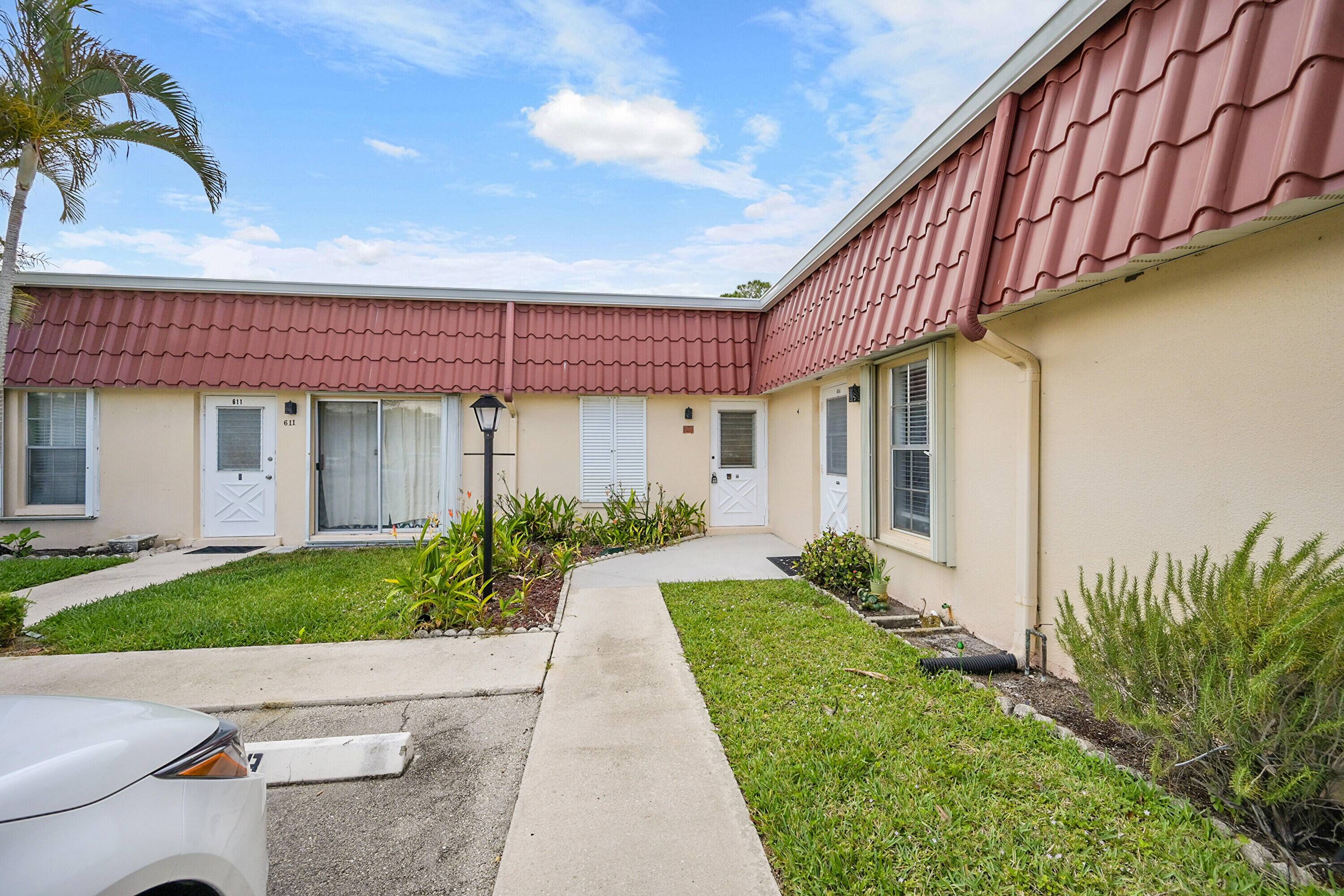 Fantastic price for a large 2 bedroom 2 bath villa !