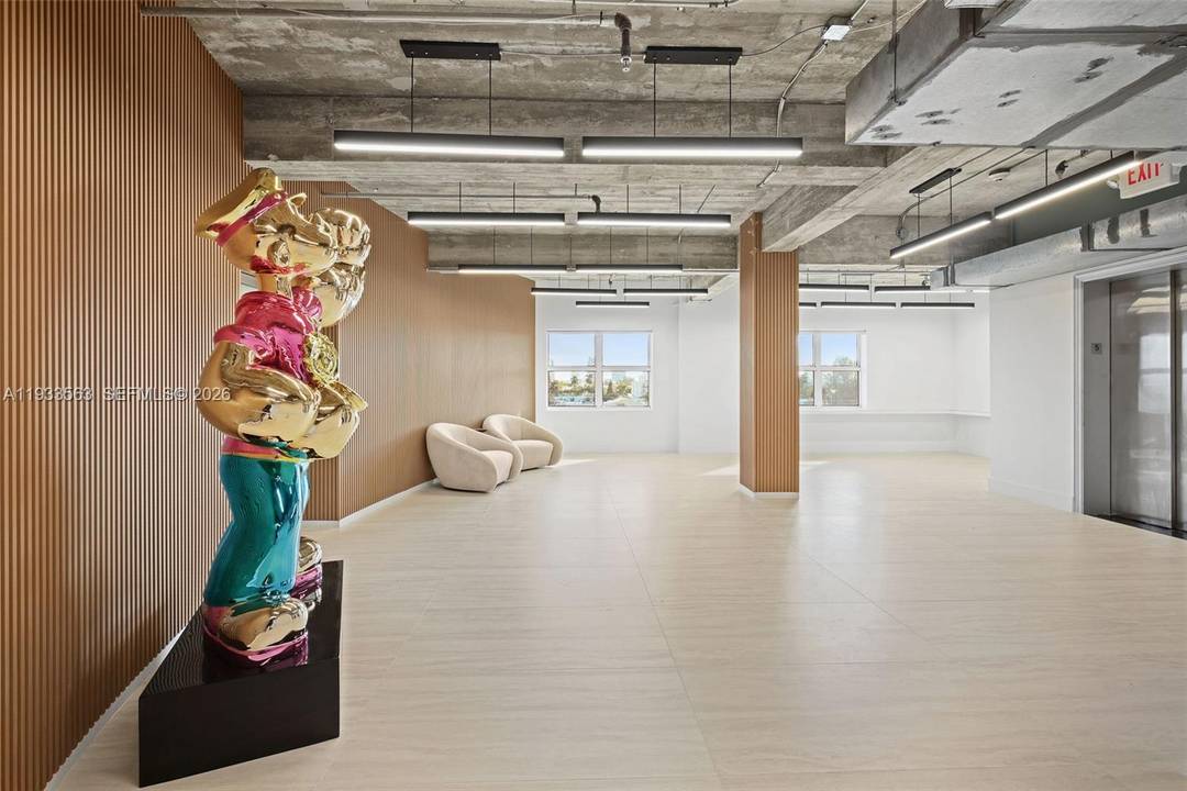 605 Lincoln Road is a boutique office building ideally positioned in the heart of South Florida s premier outdoor shopping, dining, and entertainment destination, Lincoln Road.