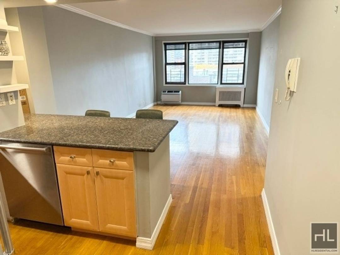 Mid Floor 1 Bedroom Condo in Murray Hill Welcome to The Devon Condominium a peaceful urban retreat in one of Manhattan's most convenient and sought after neighborhoods.