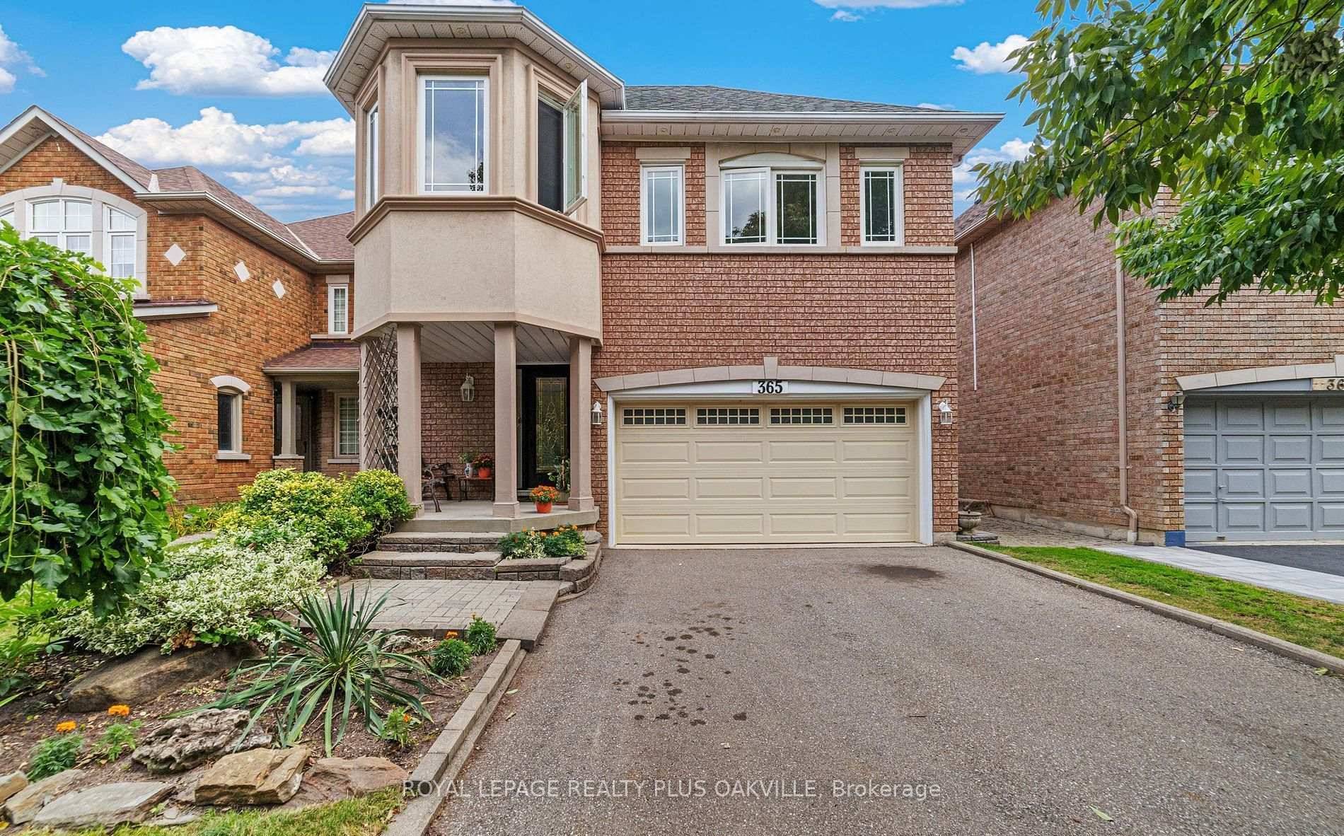 Excited to present this bright and spacious family home, tucked away in an exclusive enclave on a quiet Mississauga street !