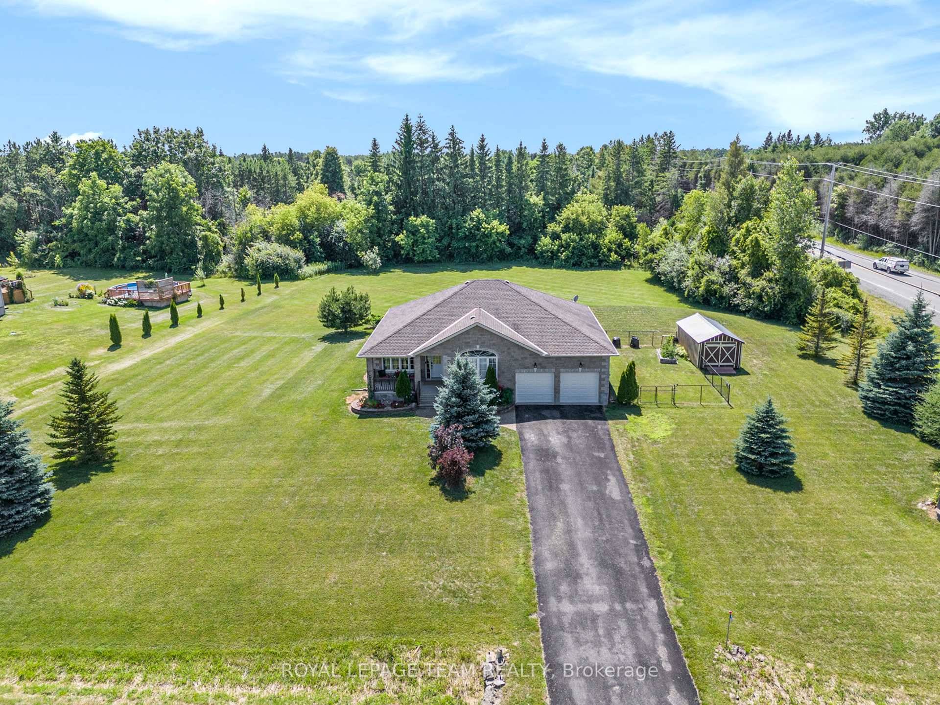 Welcome to the desirable Stonehaven Estates in Kemptville, a peaceful, family friendly neighbourhood that perfectly balances privacy and convenience.
