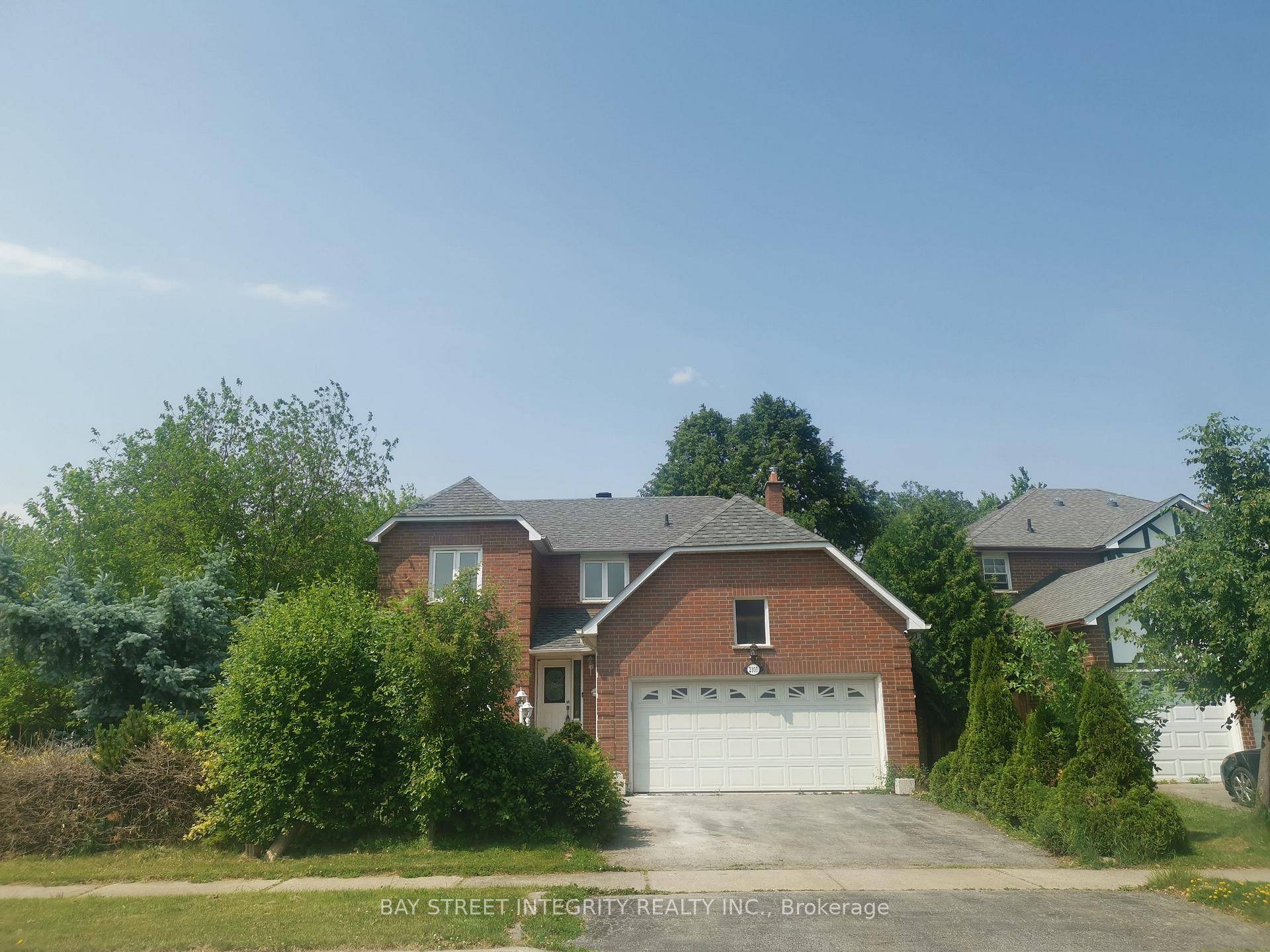 Updated 4 Bedroom Detached House in River Oaks Community, Freshly Painted Throughout, New Main Level amp ; Basement Laminate Floor and New Bathrooms, Updated Kitchen With Stainless Steel Appliances, Breakfast ...