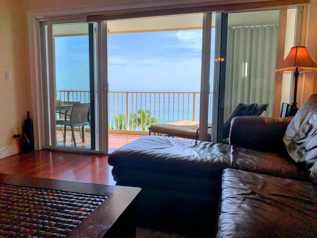 DIRECT Ocean Views from stunning 7th floor Condo !