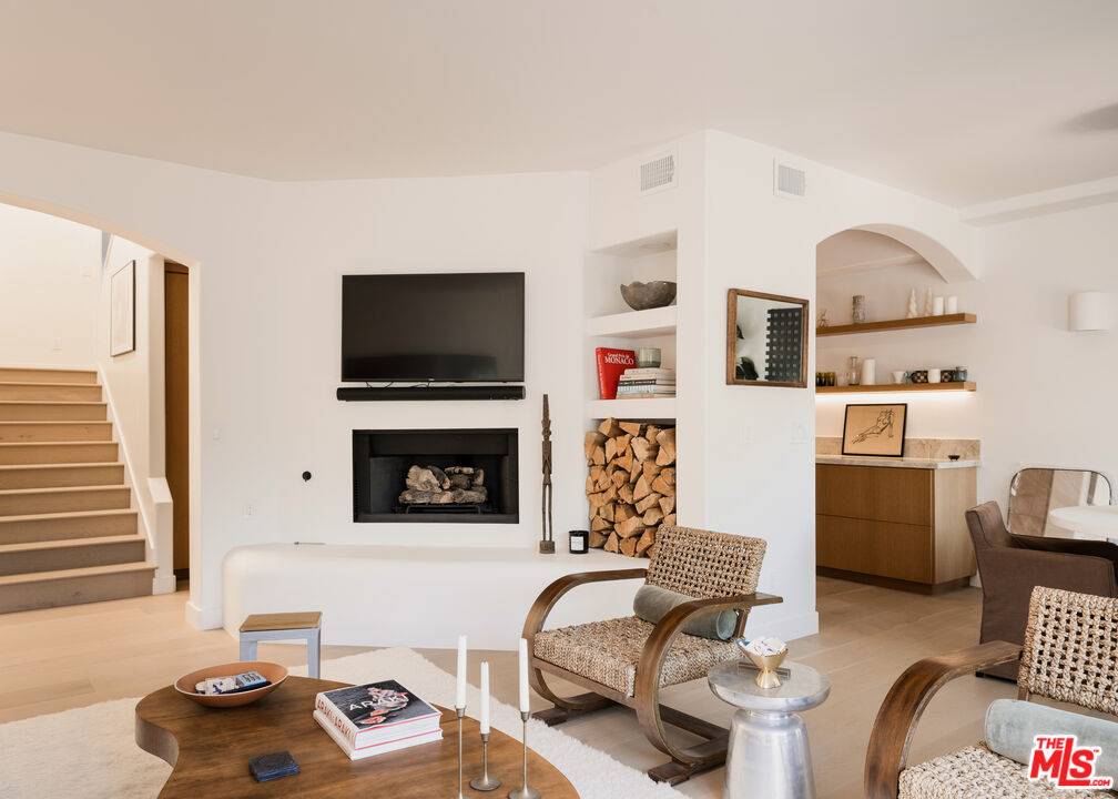 6435   Zumirez Dr 2BR Malibu La