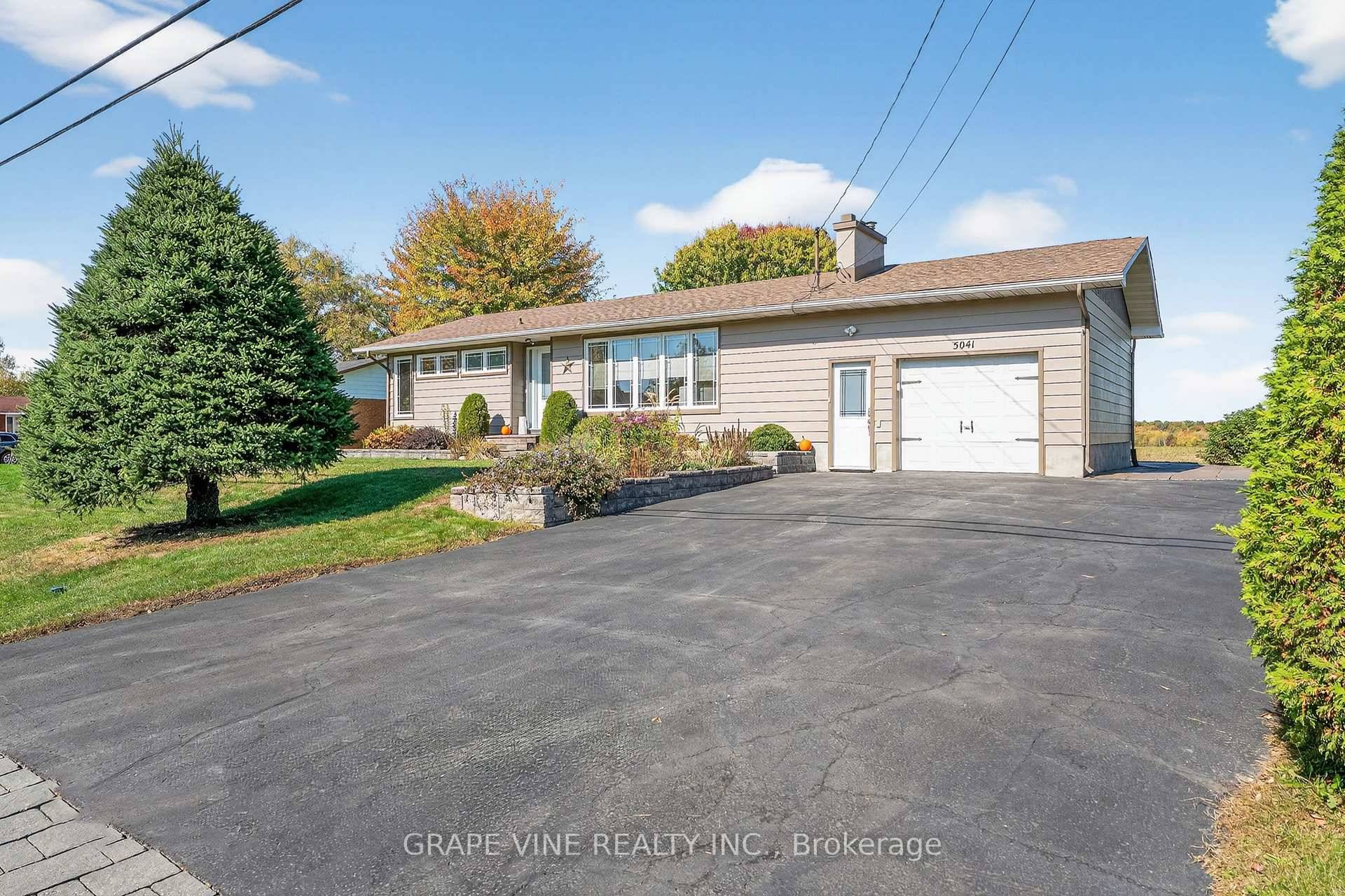 Welcome to this beautiful maintained 3 1 bedroom country home in Carlsbad Springs a family oriented community nestled perfectly in a rural setting with urban convenience This move in ready ...