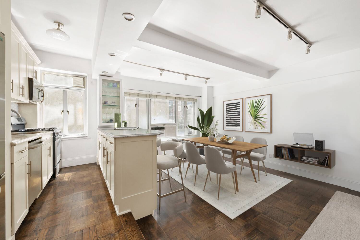 Welcome to Residence 2E, a spacious, sun filled one bedroom, one bath apartment located in one of Murray Hill's most iconic Art Deco buildings, Goodhue House.