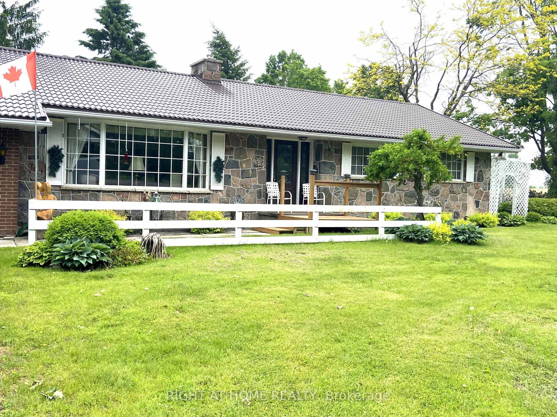 Discover 978 15 16 Sideroad in picturesque Oro Medonte Township.