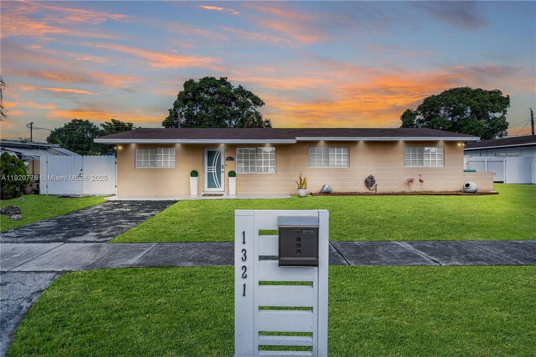 Beautiful 4 bedroom, 3 bathroom single family home without HOA.