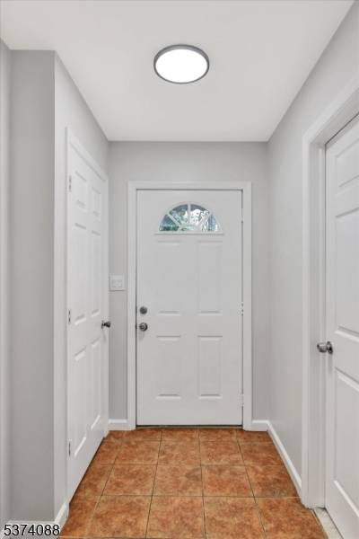 For Rent ? Spacious 5 Bedroom Apartment in Belleville TownshipNow available for immediate occupancy !