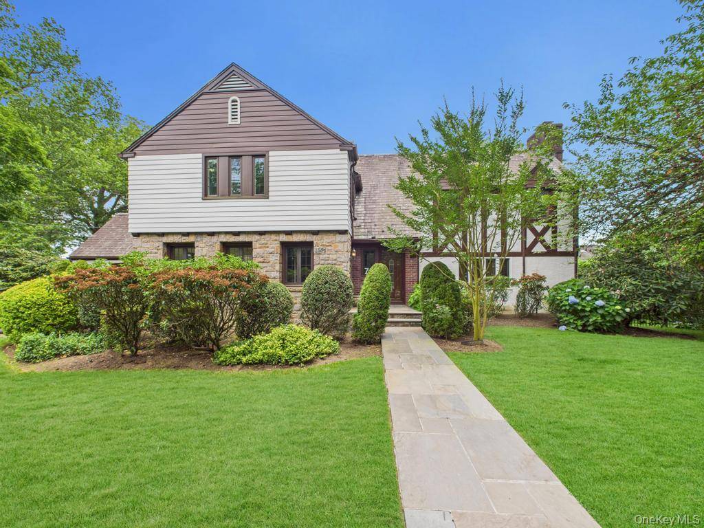 Newly Renovated 4 Bedroom Rental with Luxury Finishes in New Rochelle !