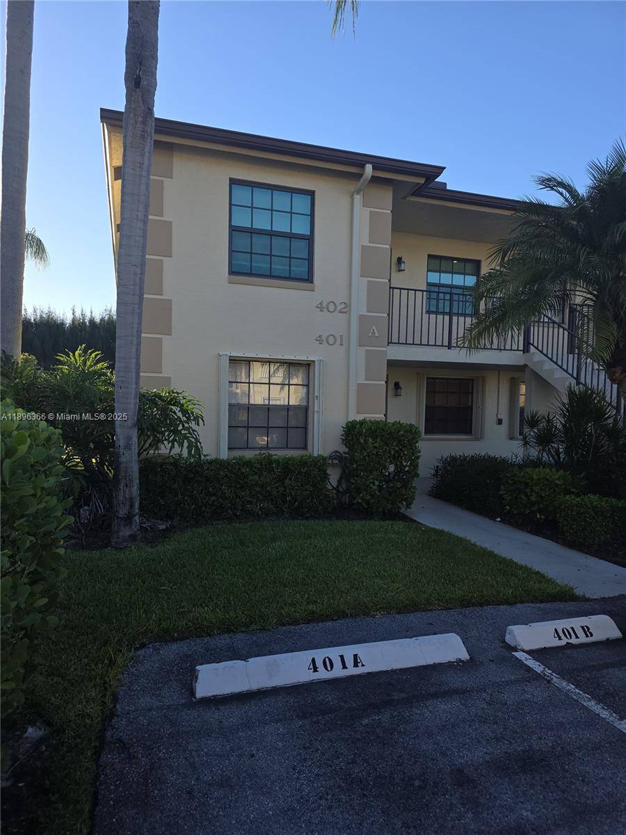 Welcome home to this spacious 2 bedroom, 2 bathroom condo perfectly located right on golf course in beautiful Jupiter !