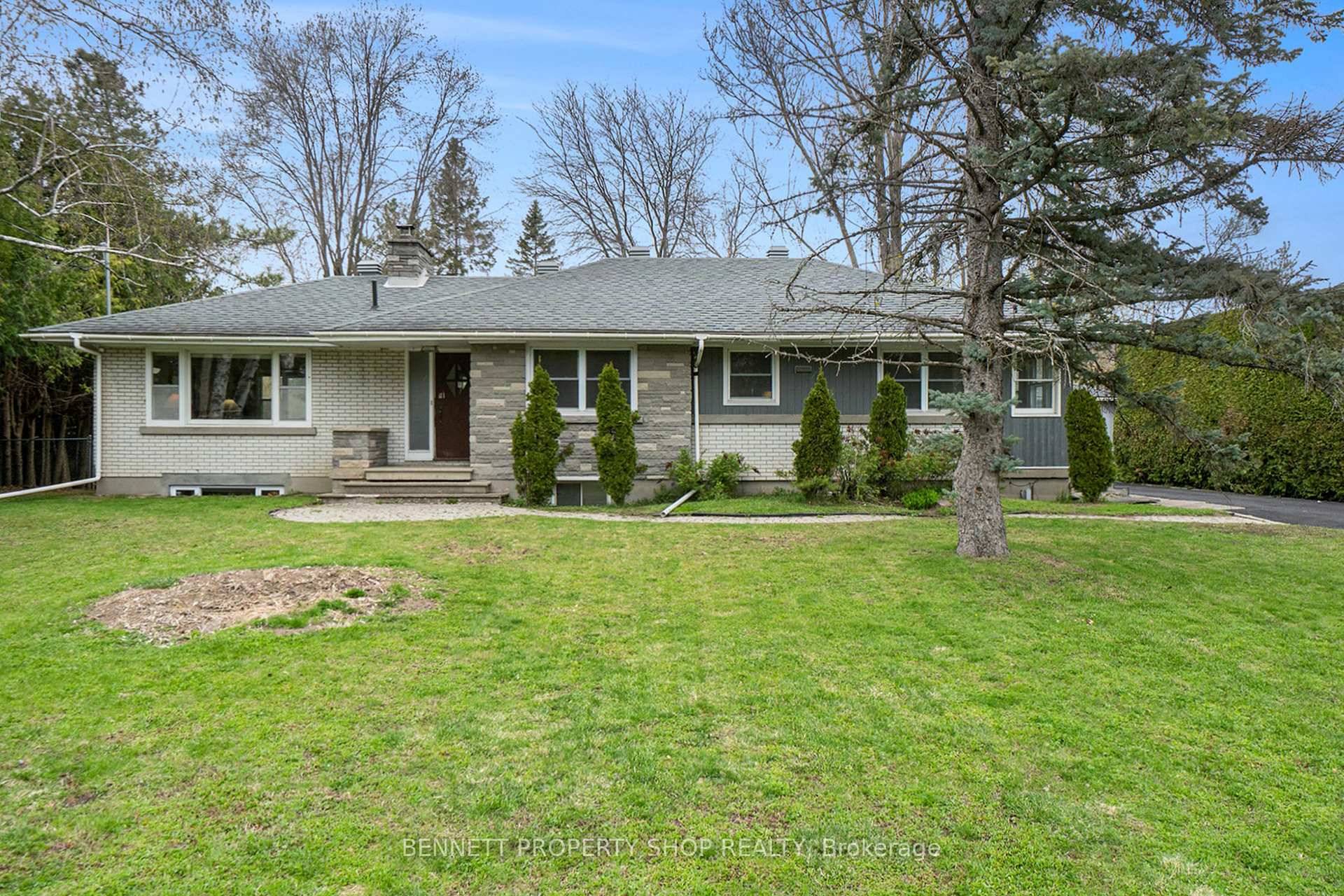 Discover an extraordinary investment opportunity in Bells Corners with this nearly 1, 400 sq ft bungalow, situated on a massive 100x220 ft lot over half an acre 21, 883.