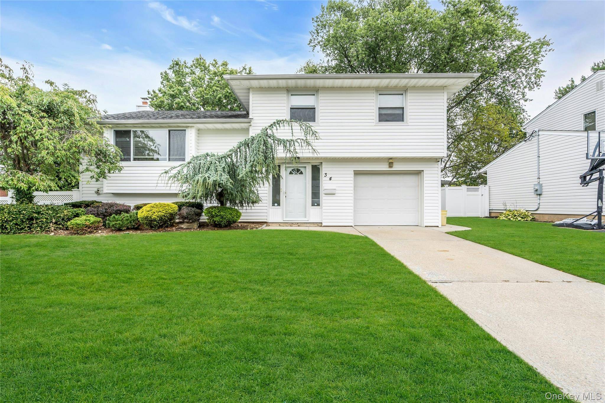 Beautifully redone house, open concept redone Eat in Kitchen, Stainless Steel Appliances, Granite Counters pullout drawers, Light Oak Cabinets.