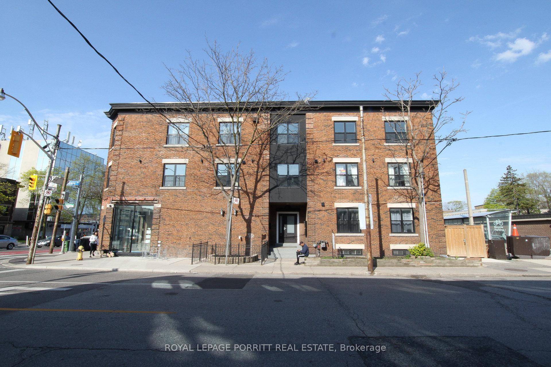2 Bedroom, Bright Fully Renovated Apartment In The Heart Of Bloor West Village.