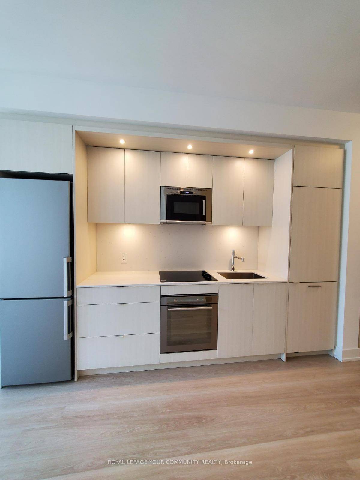 Welcome to Auberge ! Built by Tridel, less than 2 years ago, enjoy luxurious living with five star building amenities including a 24 hour concierge, State of the Art fitness ...