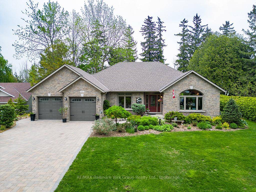 Meaford Custom Home Luxury, Quality amp ; Sophistication This meticulously maintained custom bungalow offers a flowing layout filled with warmth and elegance.