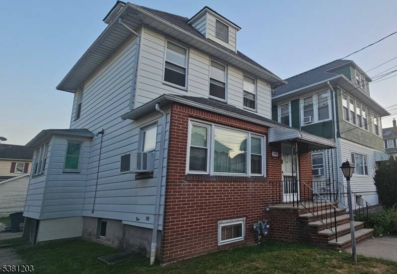 Prime Opportunity for Builders and Investors in Clifton, New Jersey Here lies your golden opportunity to construct your dreamhome or a lucrative investment property.