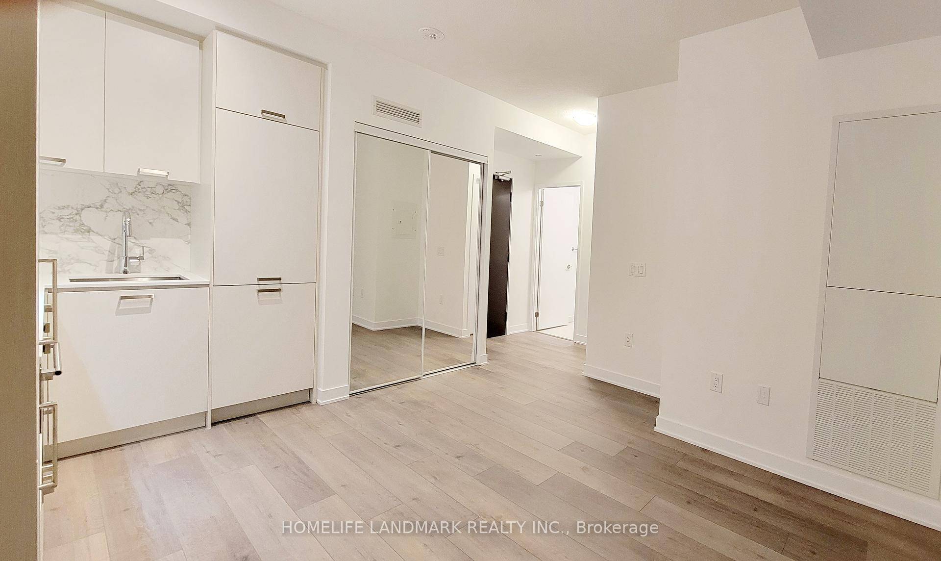 Mobilio One Bedroom Unit, Locker Included, Clear View !