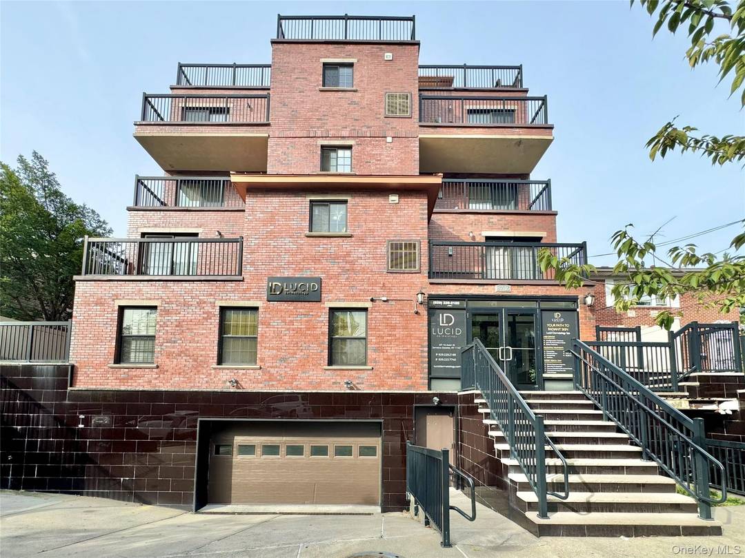 Excellent opportunity to lease a highly adaptable medical or retail space in the heart of Jamaica, Queens.