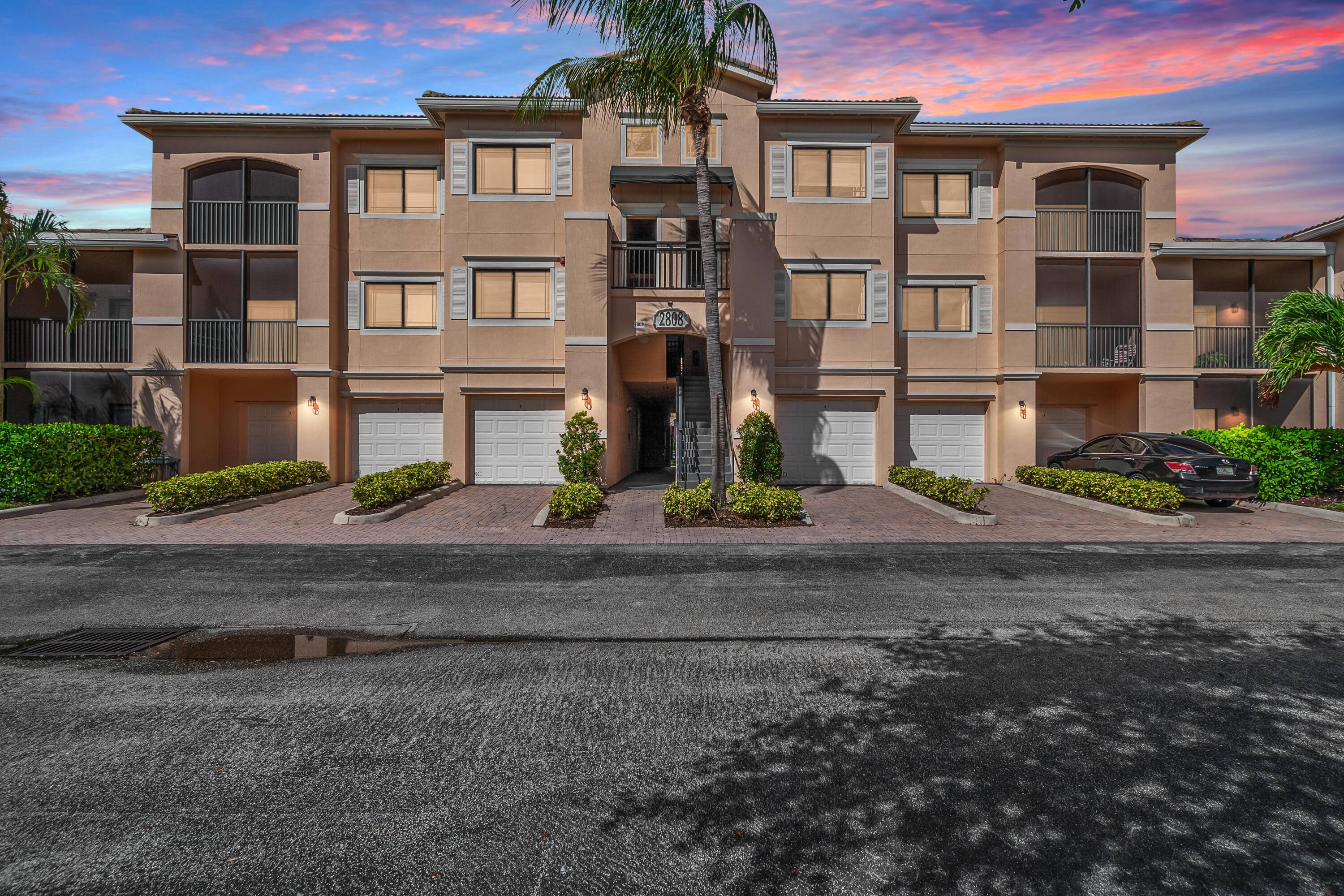 Fully remodeled 2 bed, 2 bath condo in the sought after resort style community of San Matera.