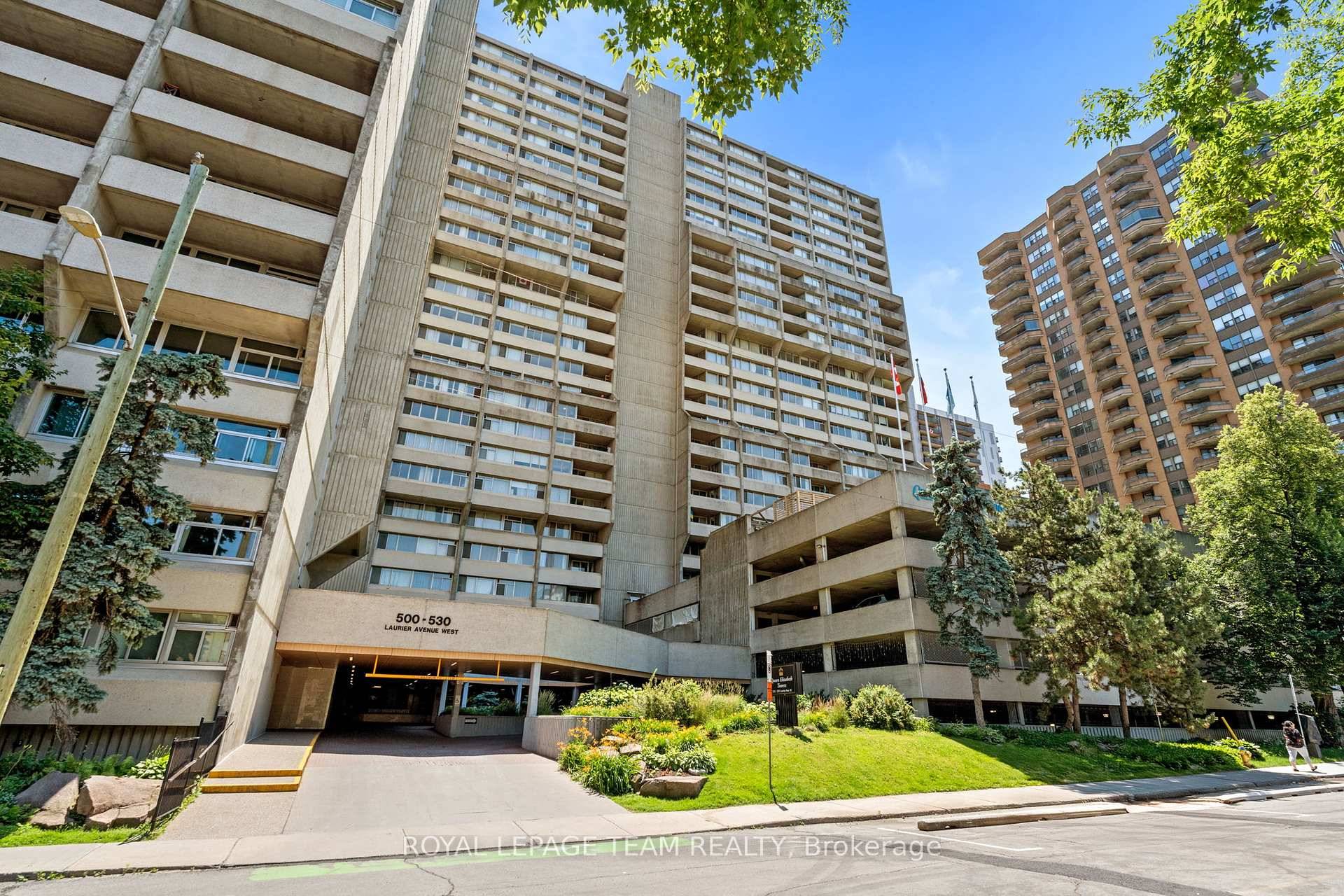 Fabulous 6th Floor Condo at Queen Elizabeth Towers Prime Location in the Heart of Ottawa.
