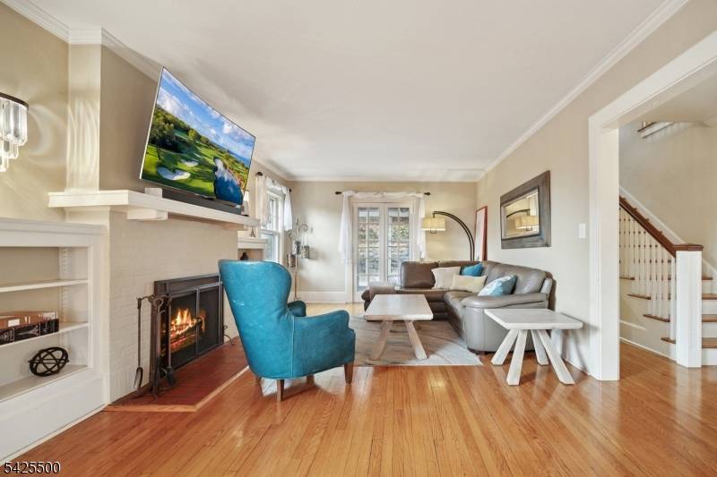 WELL BOOKED SHORT TERM RENTAL PROPERTY !