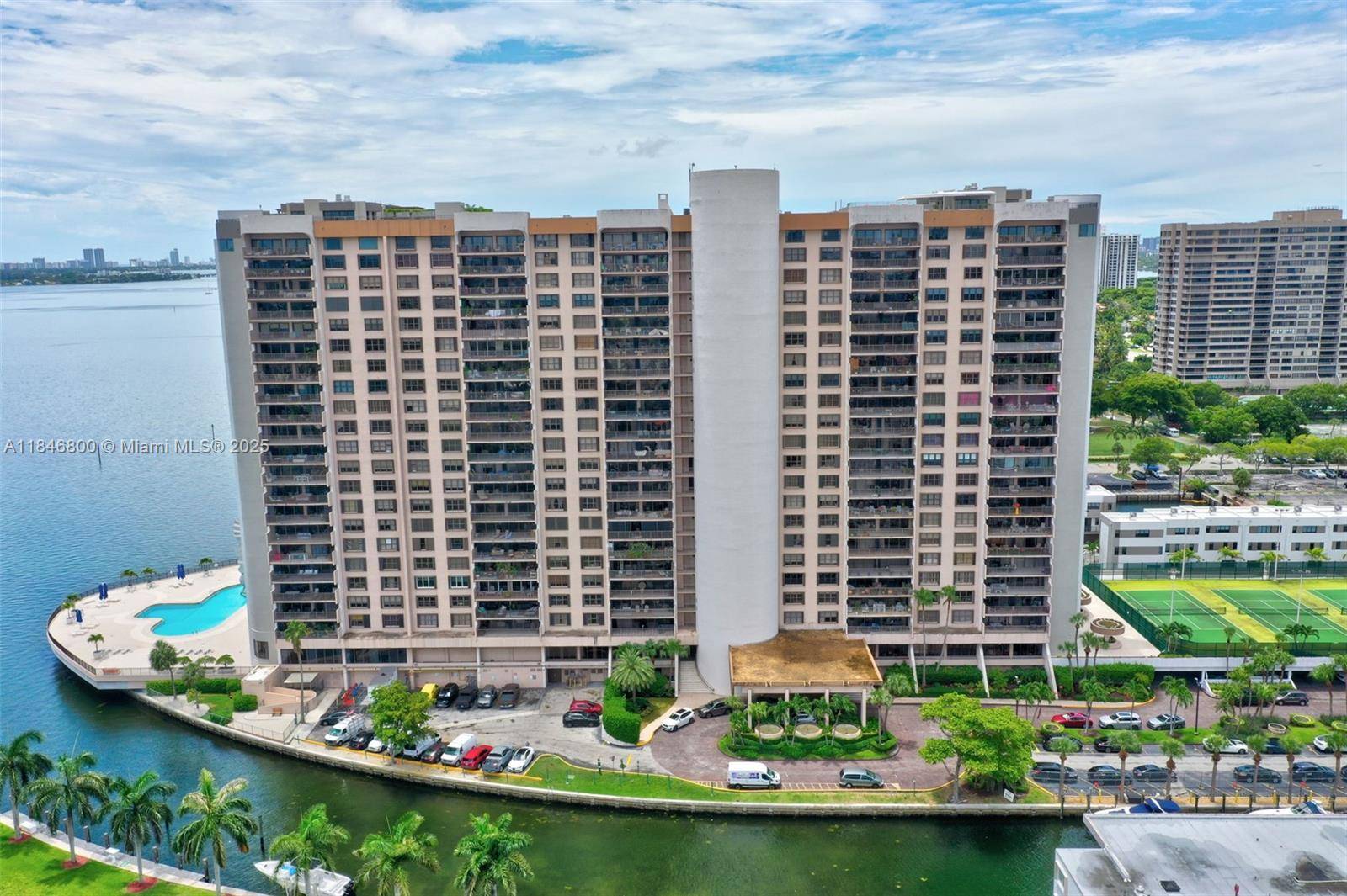 Luxurious sanctuary on the 23rd flr w panoramic 270 views stretching from Bal Harbour to Hard Rock Stadium.