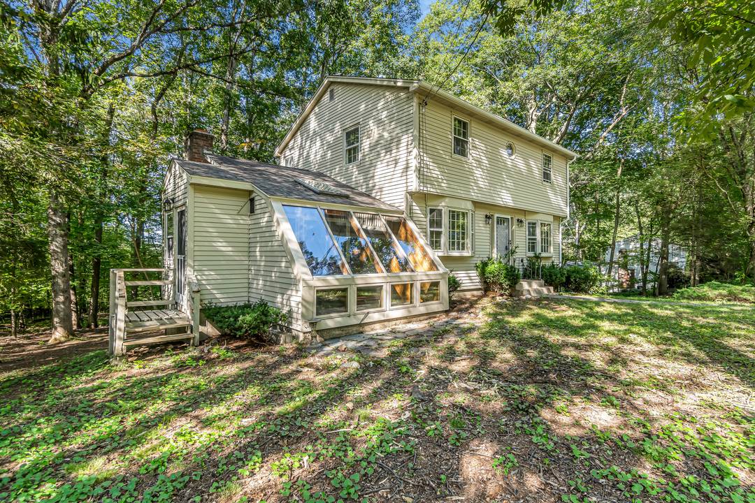 This charming classic colonial single family house welcomes you with a modern twist.