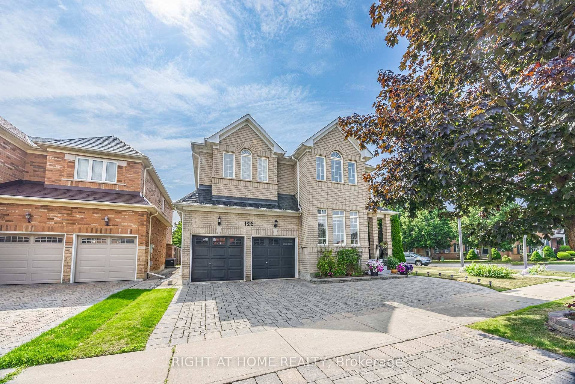 Prime Location Greenpark Built Detached Home Located At Prestigious South Unionville Builder Model Home This Spacious and Bright Home Features Open Concept Layout With Lots Of Natural Light and Big ...