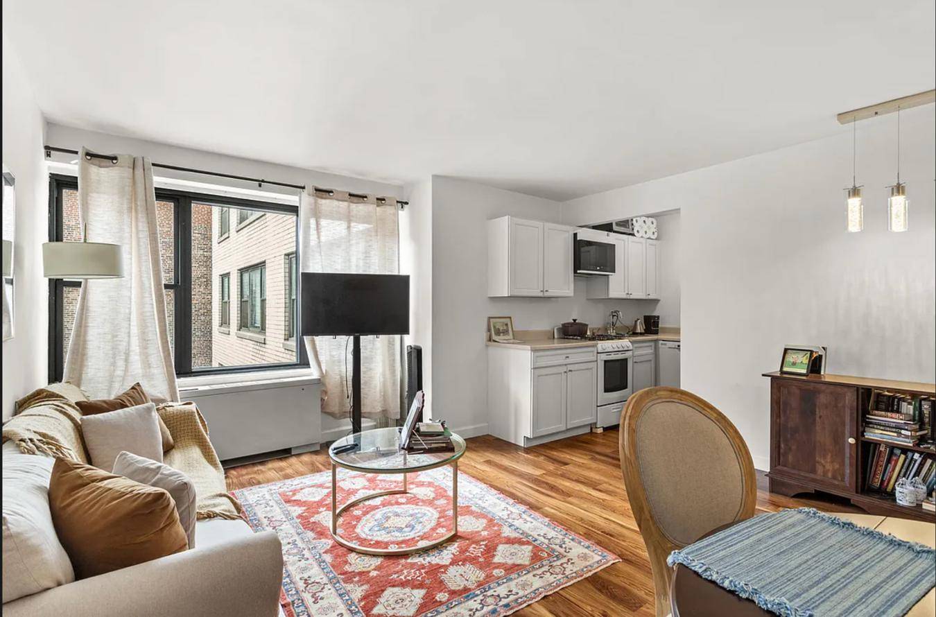 Introducing a delightful 1 Bedroom 1 bathroom apartment situated in the tranquil Trafalgar House at Carnegie Hill.