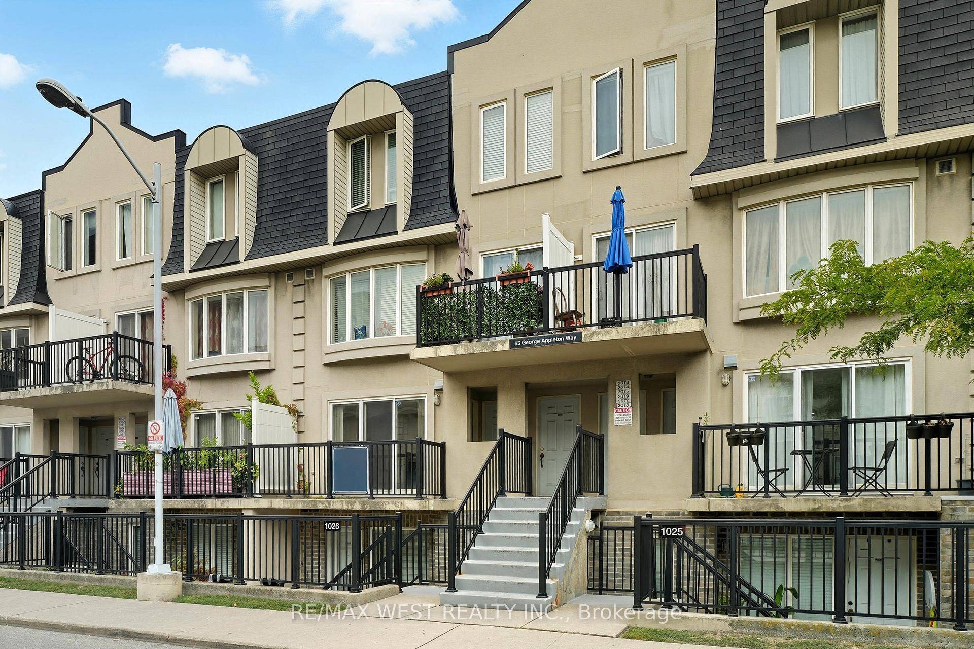 ''JUST LISTED'' Welcome to this bright and stylish 2 bedroom stacked townhouse, offering convenient main level living and your own private balcony the perfect spot for morning coffee or evening ...