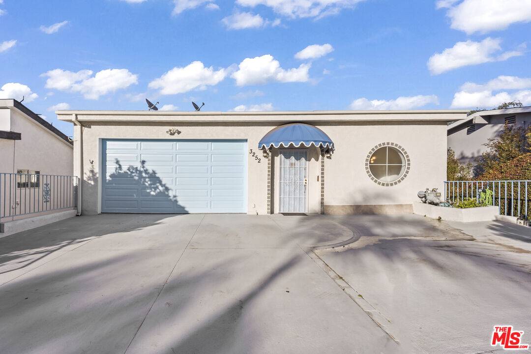 3252  Dos Palos Dr. 3.0 Hollywood Hills East LA
