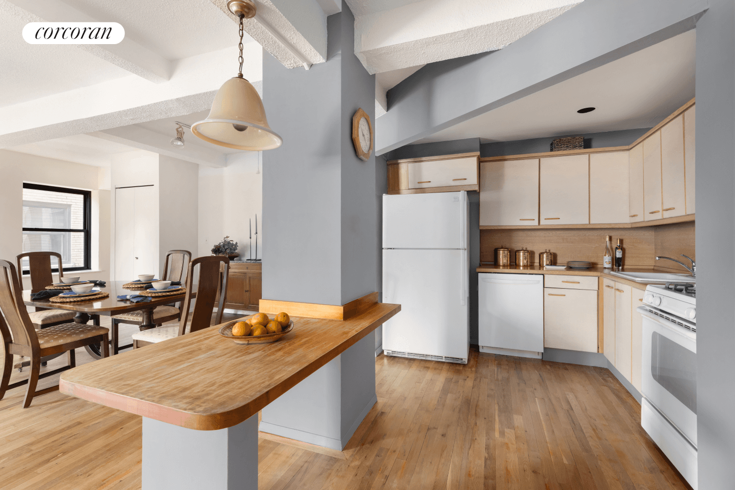 Welcome to 315 West 23rd Street, Unit 10F a stunning pre war cooperative nestled in the vibrant heart of Chelsea !