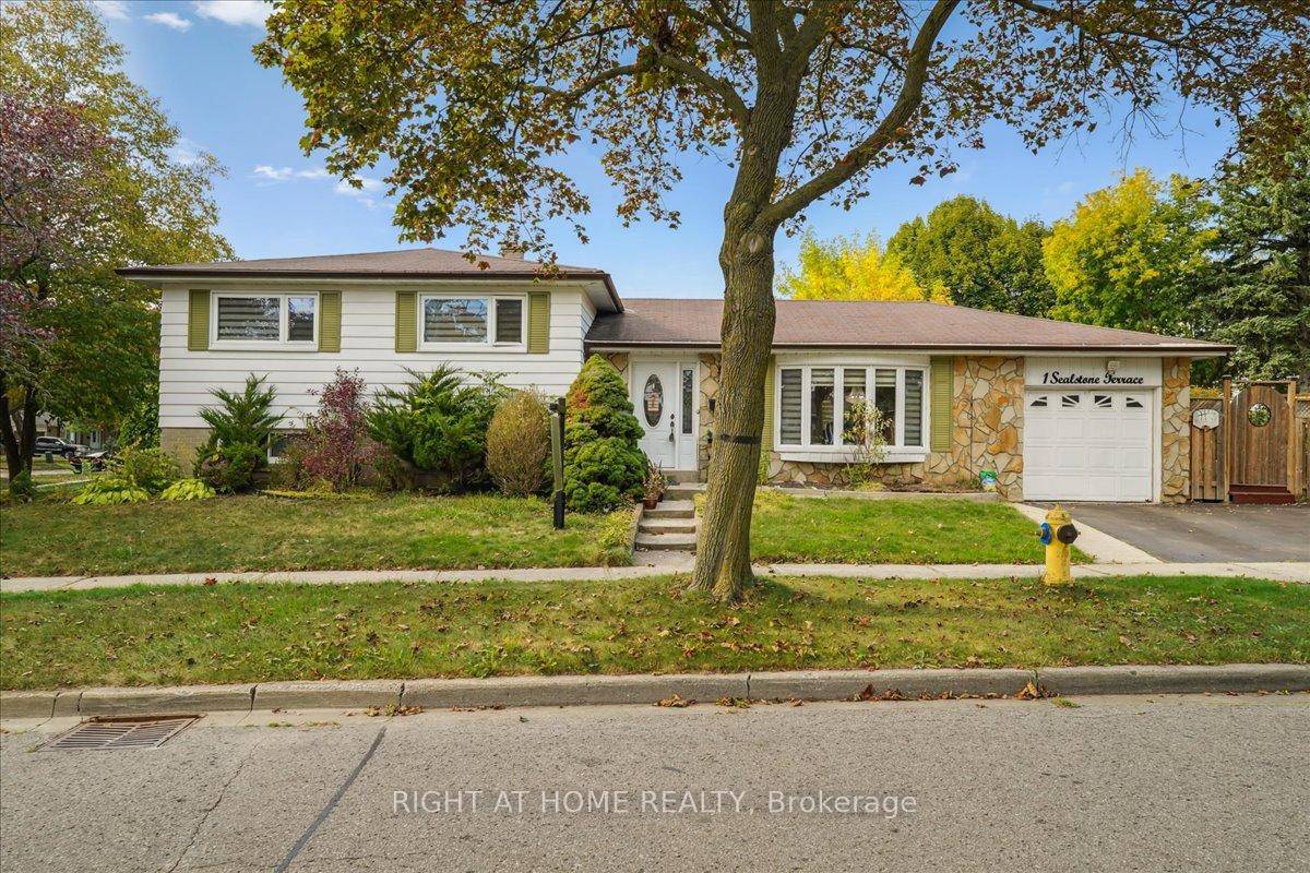 Well Maintained Sidesplit in Prime Location !