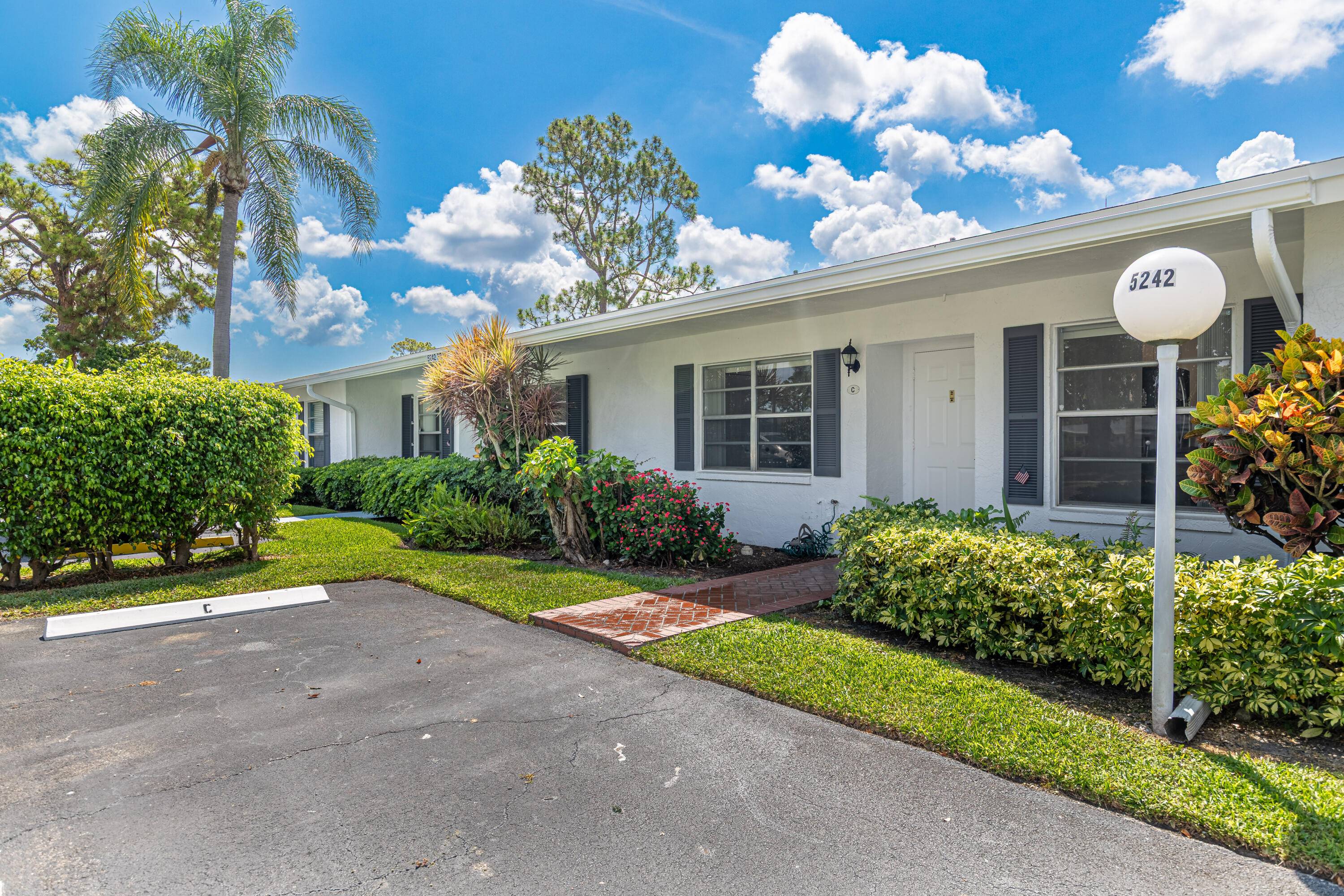 Welcome, to a renovated, and upgraded, 1st floor condo.
