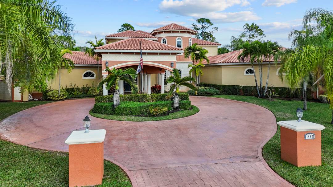 One of a kind Paddock Park estate offering the ultimate equestrian lifestyle on 1.