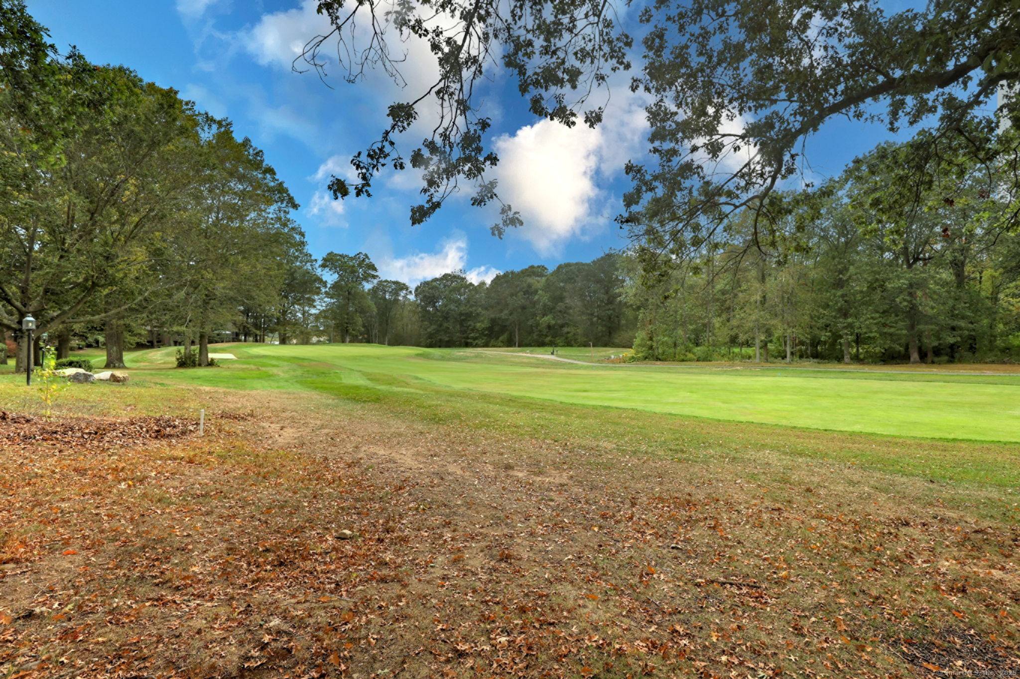 Spectacular panoramic golf course views on Hole 1 from this beautifully updated Whittier model, ideally located on a quiet cul de sac, one of the most coveted settings in Oronoque ...