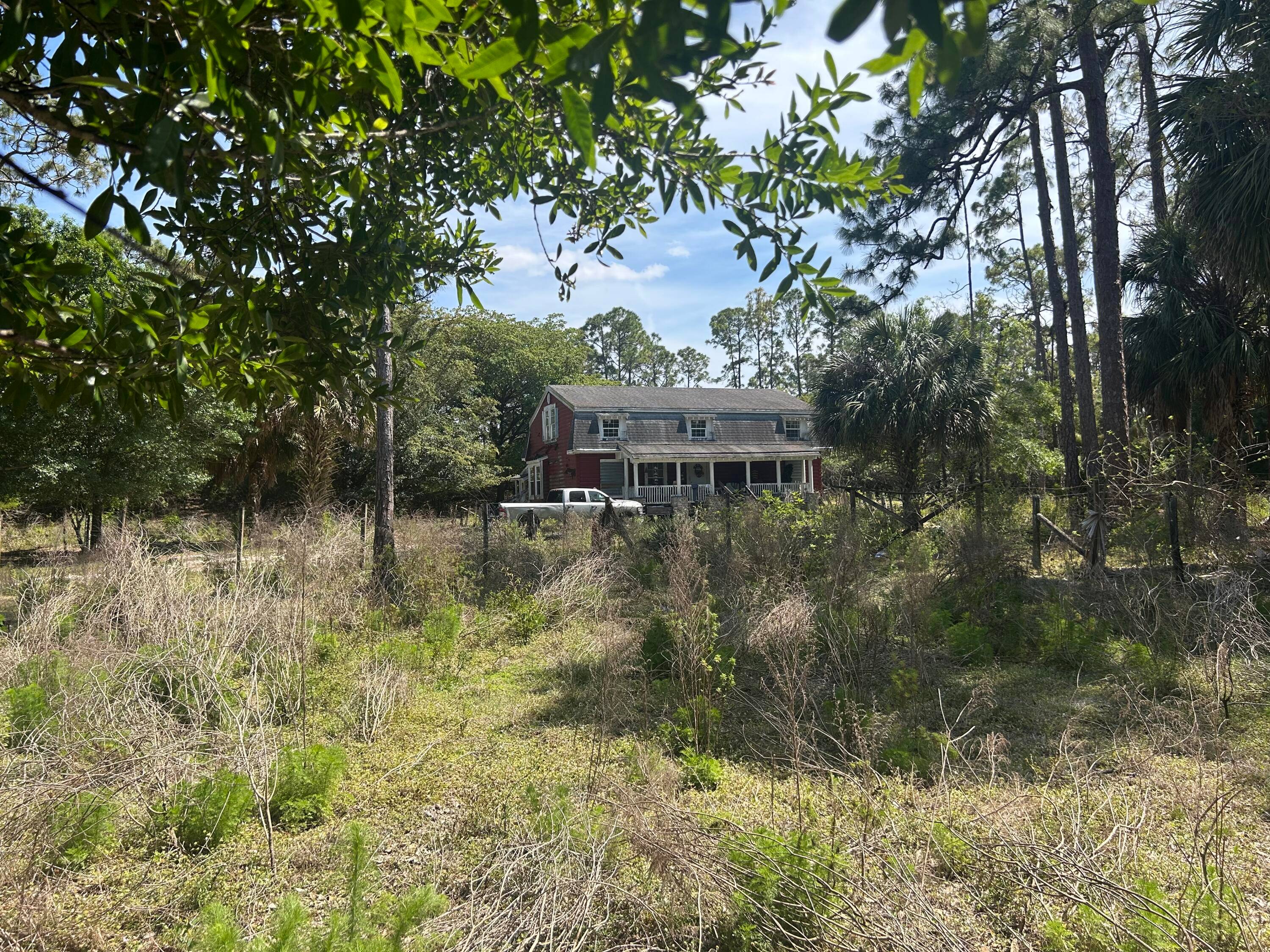 INVESTOR ALERT ! ! ! Enjoy rustic charm with this fenced in 6.