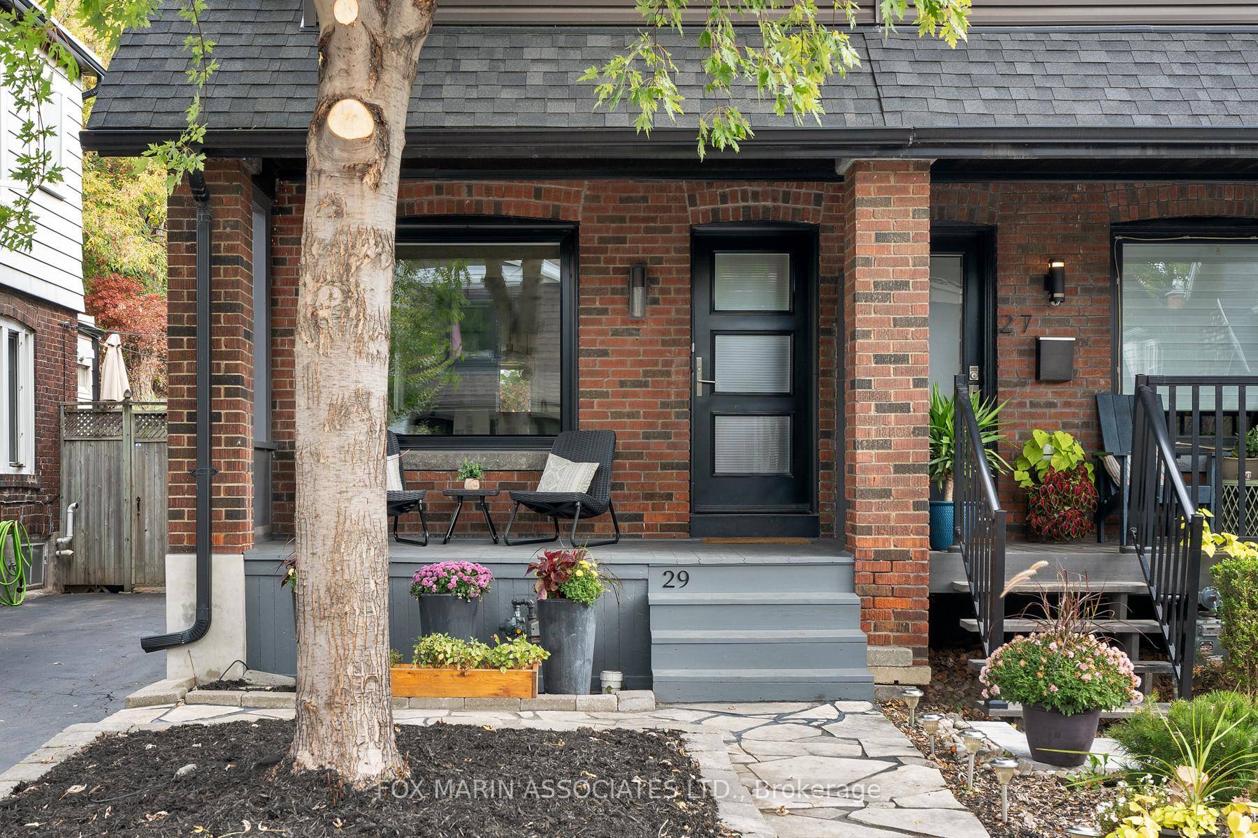 When you picture Leslieville living this is the home that comes to mind.