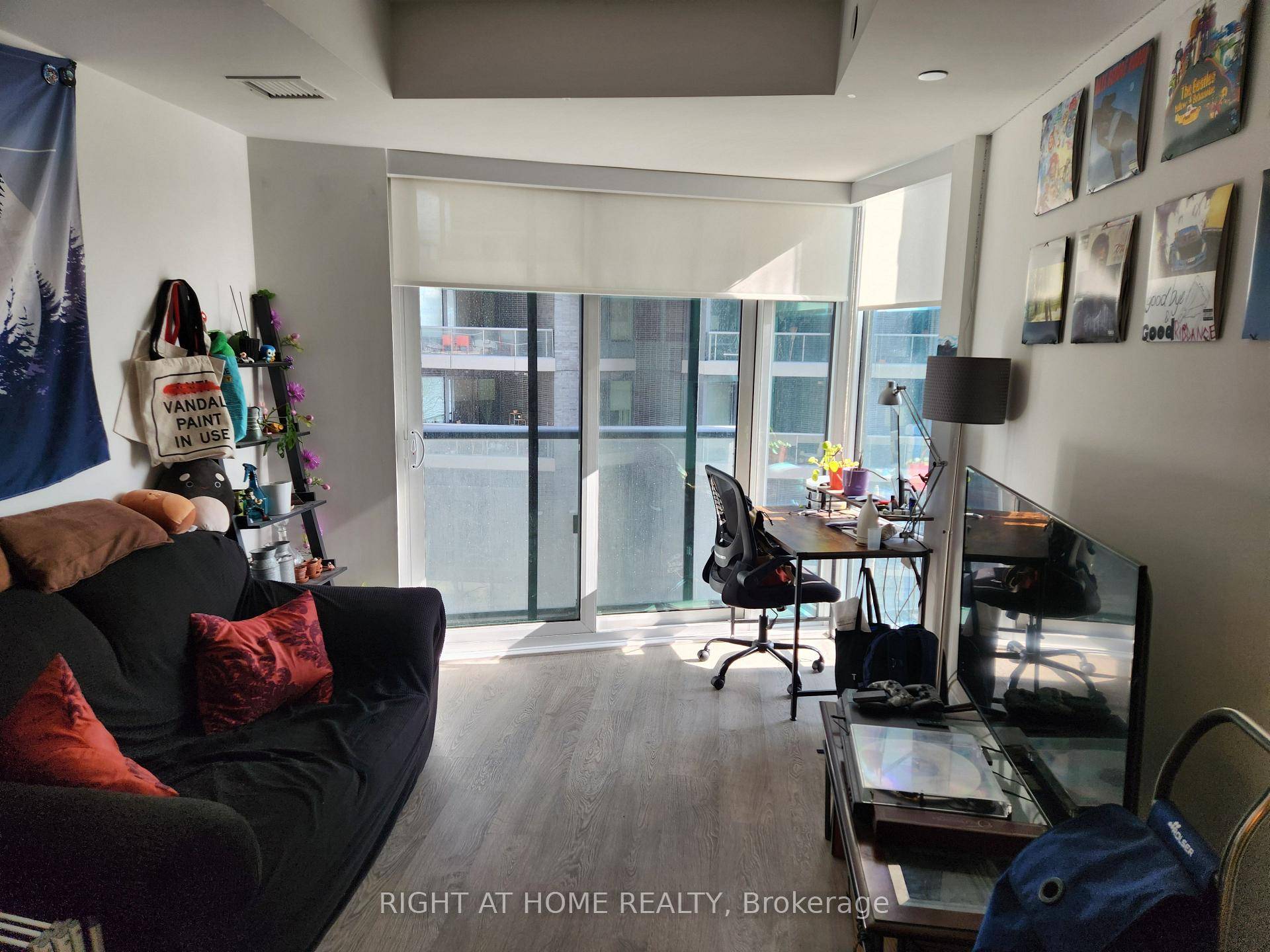 Luxury Tridel Waterfront Aqualina Condo, steps to the boardwalk lake, beautiful 1 bedroom unit with 9ft ceilings, lakeview from side window, wood flooring throughout, steps to waterfront, sugar beach, parks, ...
