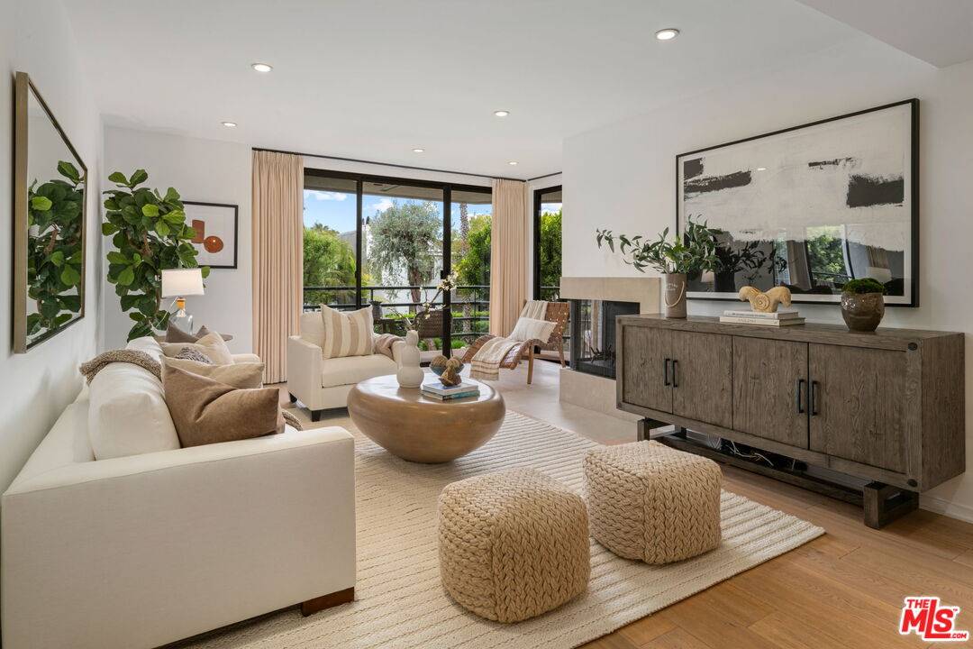 2940   Neilson Way 1BR Santa Monica La