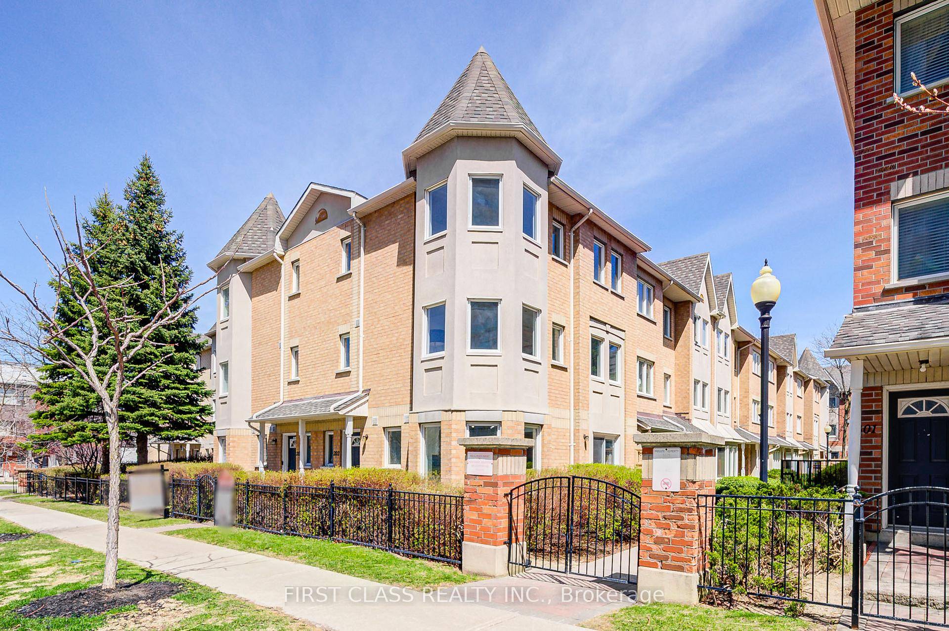 Welcome to 202 28 Rosebank Dr A Gorgeous, Sun Filled End Unit Townhome in a Prime Location !