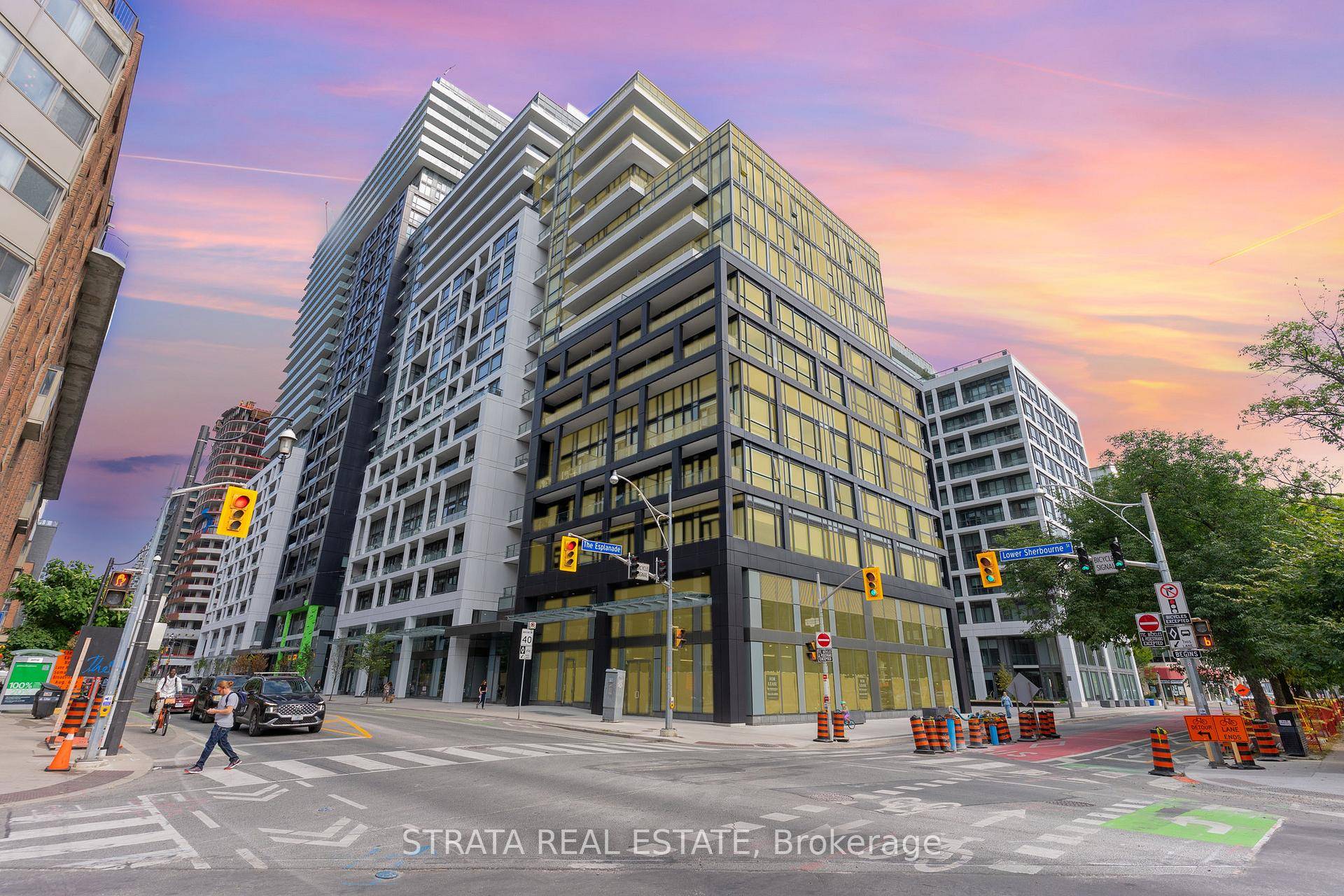 Welcome To This Quiet 1 Den, 2 Bath W Balcony !