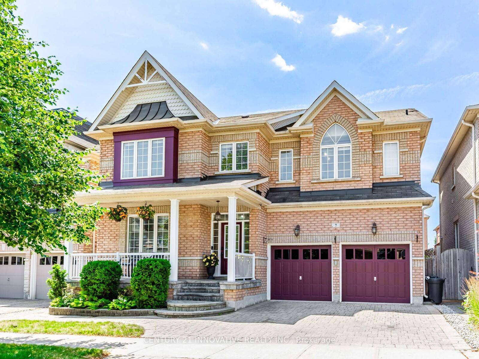 Welcome Home To 7 Stonechurch Crescent, a stunning 4 Bedroom residence with over 4400sf of living space In the sought after Community of Boxgrove !