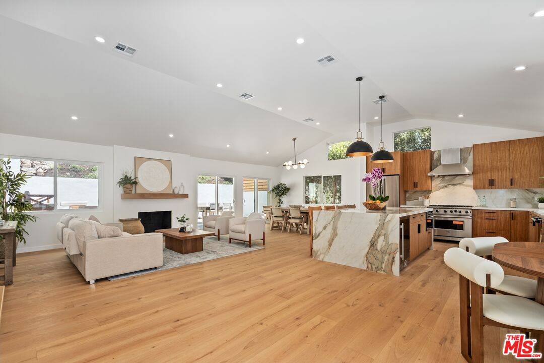 224  N Bundy Dr 4BR Brentwood La
