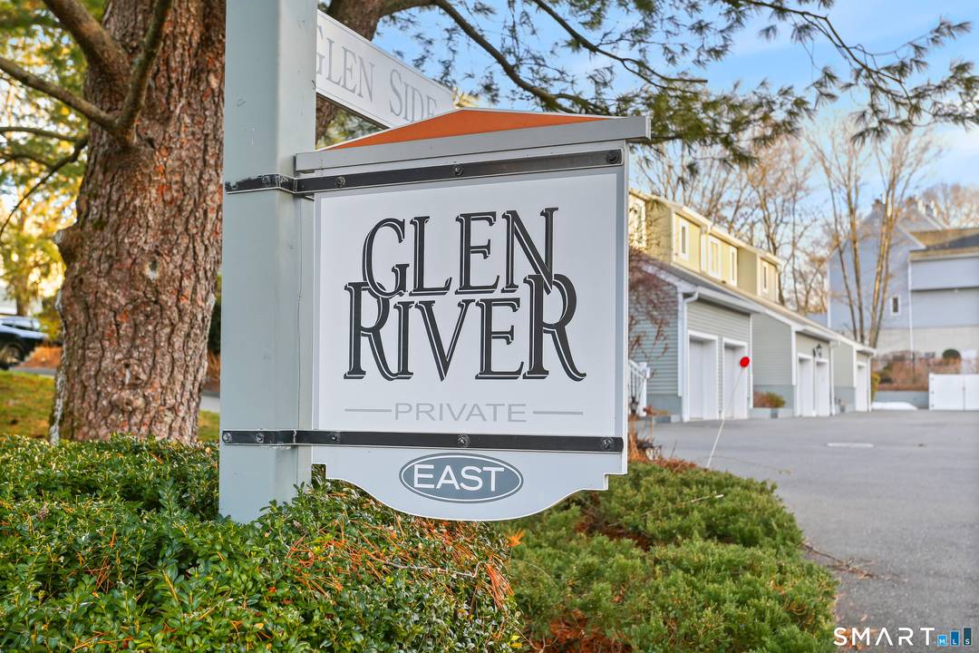 Discover living at Glen River East in the heart of Wilton town center near boutique shops, Schenck's Island trails seasonal community events.