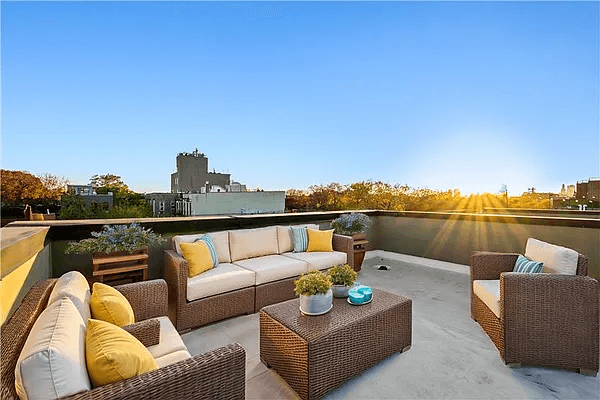 NEWLY RENOVATED 4 ROOM DUPLEX WITH 2 OUTDOOR SPACES Please note 4th floor walk up Inquire about pricing structure Welcome to this beautifully renovated 2 bedroom, 1 bathroom duplex in ...